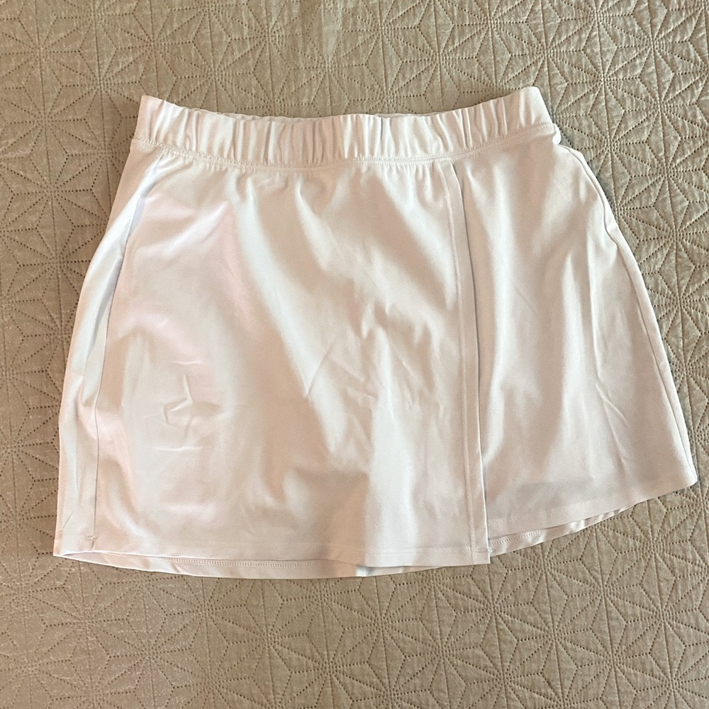 ABERCROMBIE White Travel Skort!